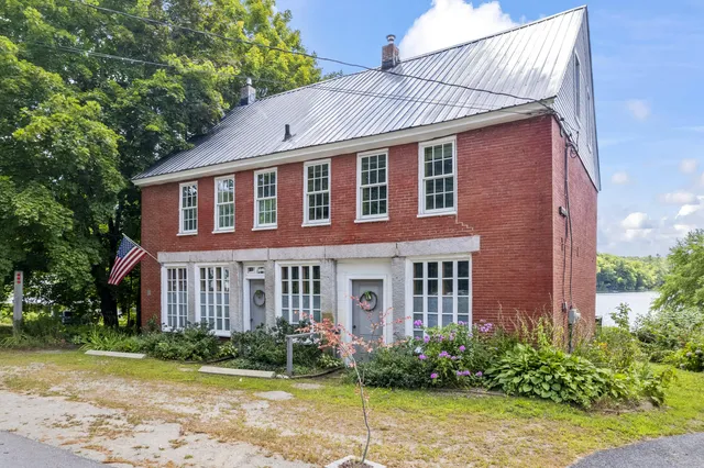 $575,000 | 14 Main Street, Mount Vernon, ME 04352