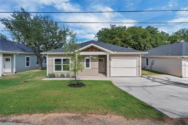 $2,050 | 809 Branding Iron Trail, Granbury, TX 76049