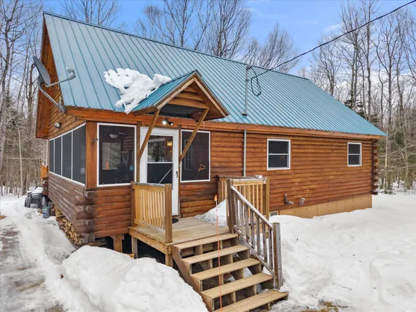 $269,000 | 25 Wisdom Road, Island Falls, ME 04747