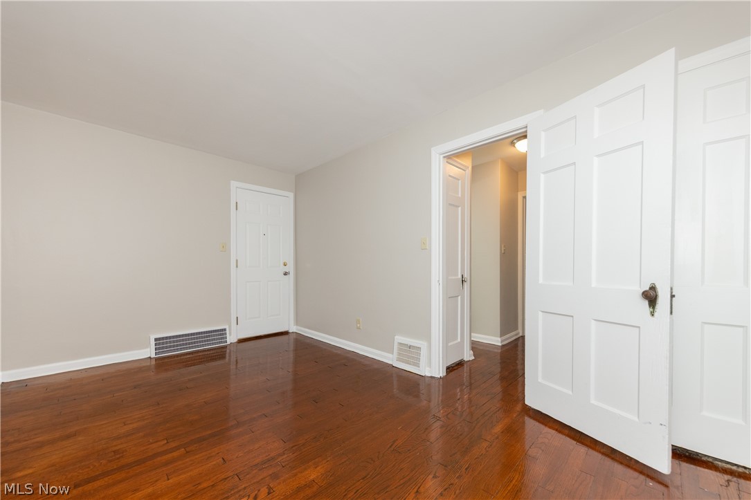 4230 Stilmore Road Cleveland, OH 44121 - Photo 11 of 31