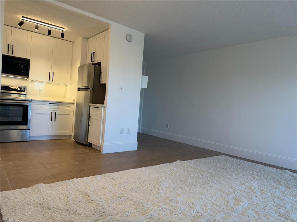 2350 West First Street, Unit 303 Fort Myers, FL 33901 - Photo 5 of 29