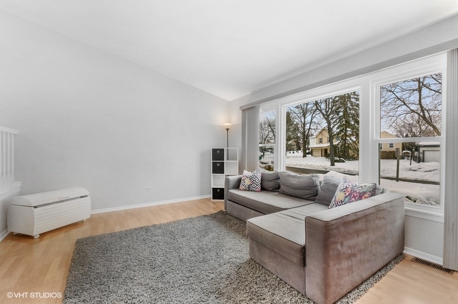 1355 Devonshire Road Buffalo Grove, IL 60089 - Photo 2 of 17