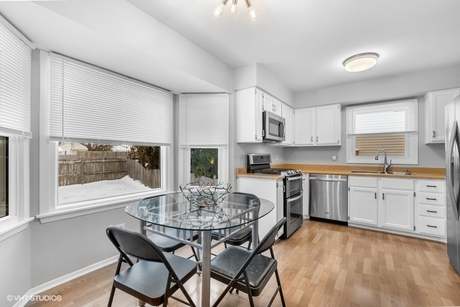 1355 Devonshire Road Buffalo Grove, IL 60089 - Photo 5 of 17
