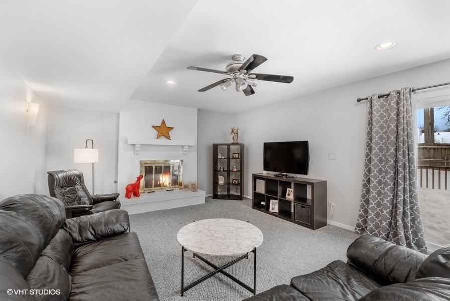1355 Devonshire Road Buffalo Grove, IL 60089 - Photo 7 of 17