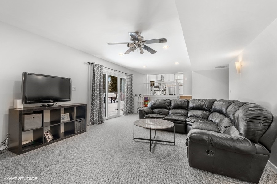 1355 Devonshire Road Buffalo Grove, IL 60089 - Photo 8 of 17