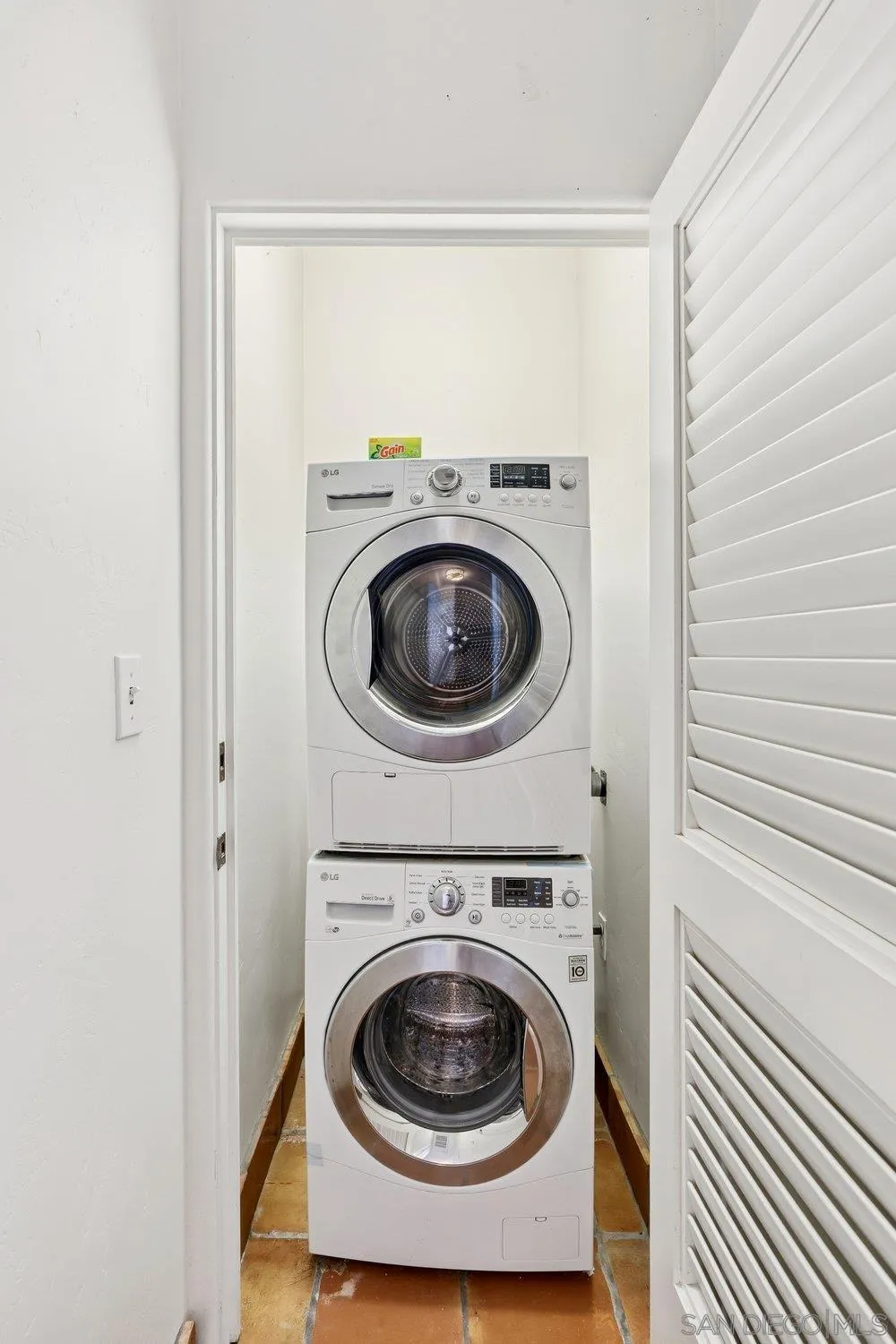 7319 Estrella De Mar Road Carlsbad, CA 92009 - Photo 13 of 13 a utility room with dryer and washer
