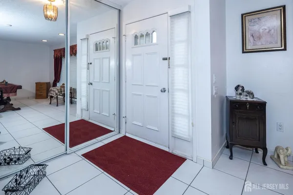 a view of entryway with livingroom