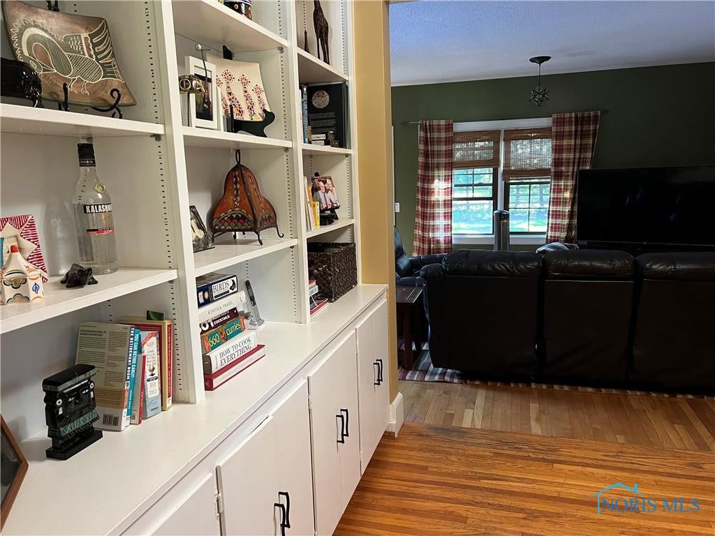 2378 Evergreen Road Toledo, OH 43606 - Photo 9 of 46 Gallery Image 9