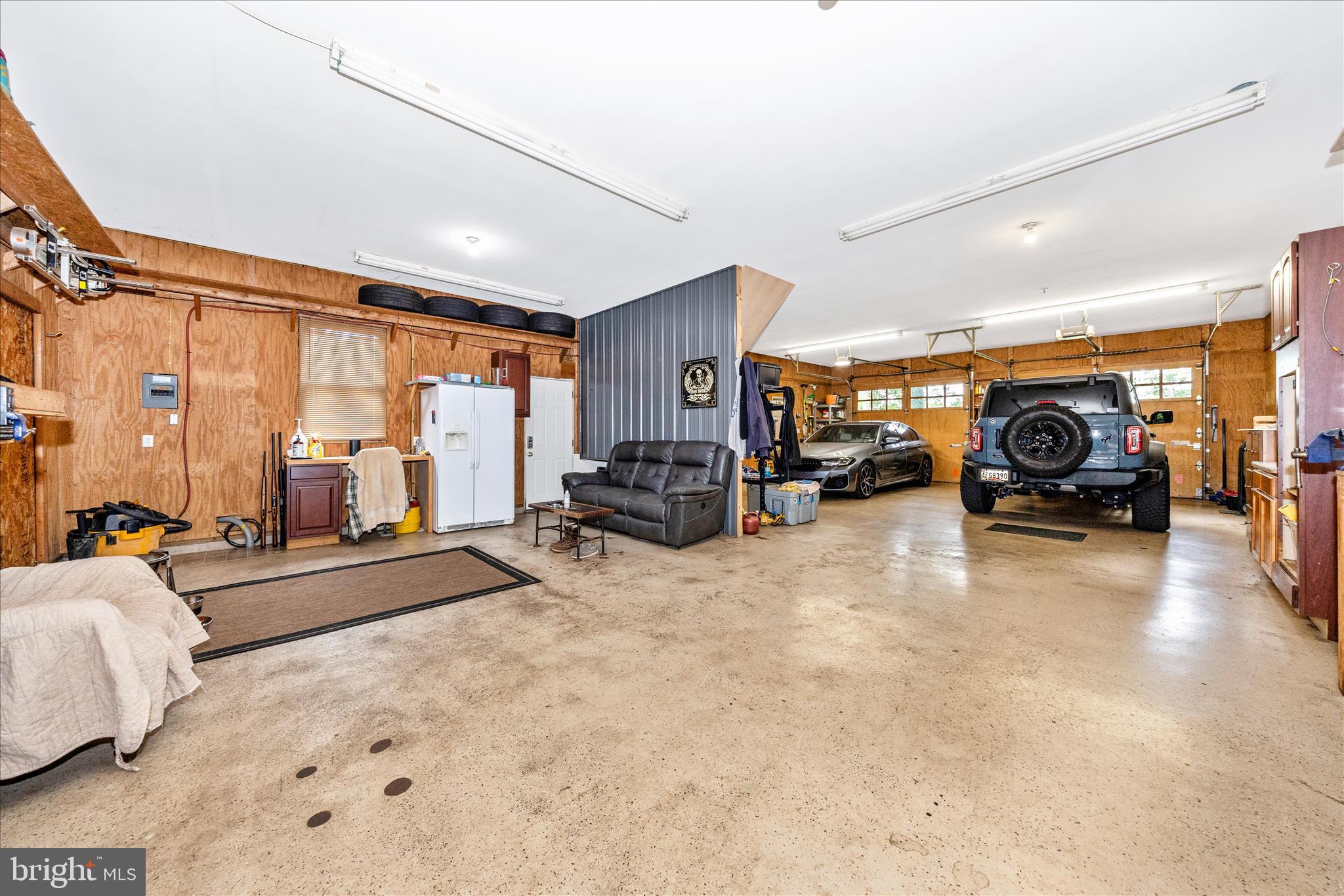 15810 Spade Road Hagerstown, MD 21740 - Photo 38 of 76 a view of a livingroom with furniture and cars
