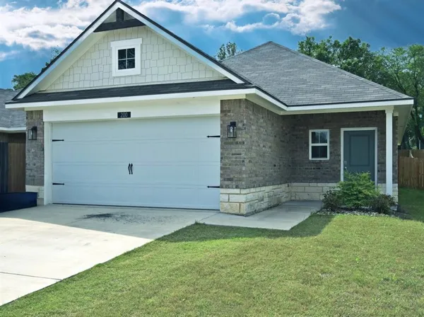$1,900 | 200 Blue Bird Lane, Mineola, TX 75773