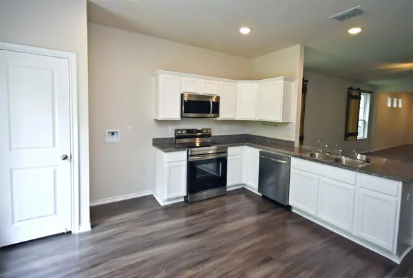 $1,900 | 200 Blue Bird Lane, Mineola, TX 75773