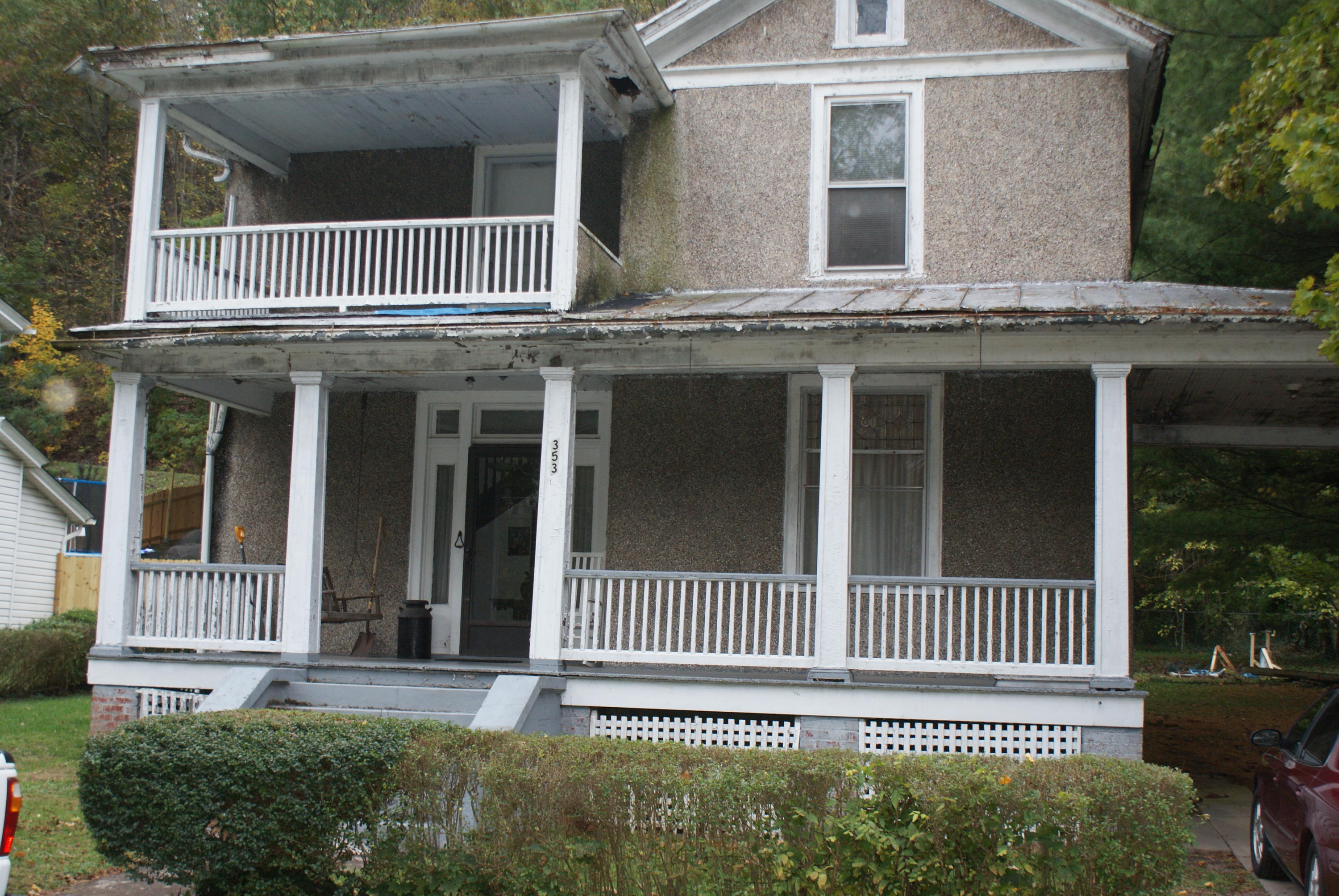 353 Roxbury Street Clifton Forge, VA 24422 - Photo 1 of 9 Front View