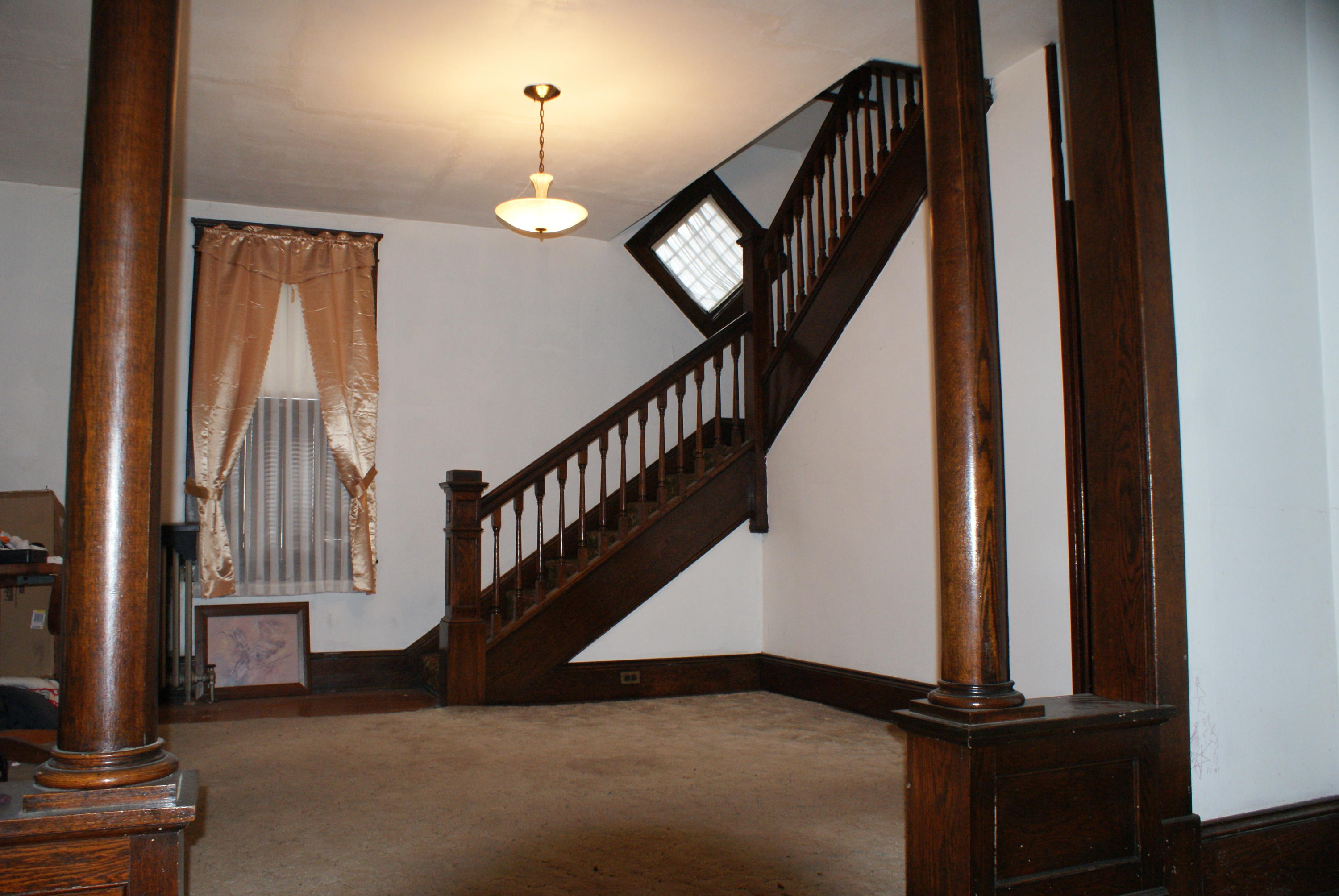 353 Roxbury Street Clifton Forge, VA 24422 - Photo 4 of 9 Foyer & Oak staicase