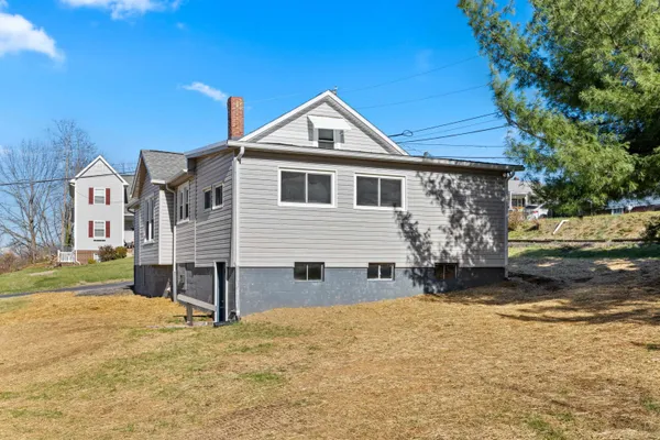 $249,490 | 14 Mulberry Street, Staunton, VA 24401