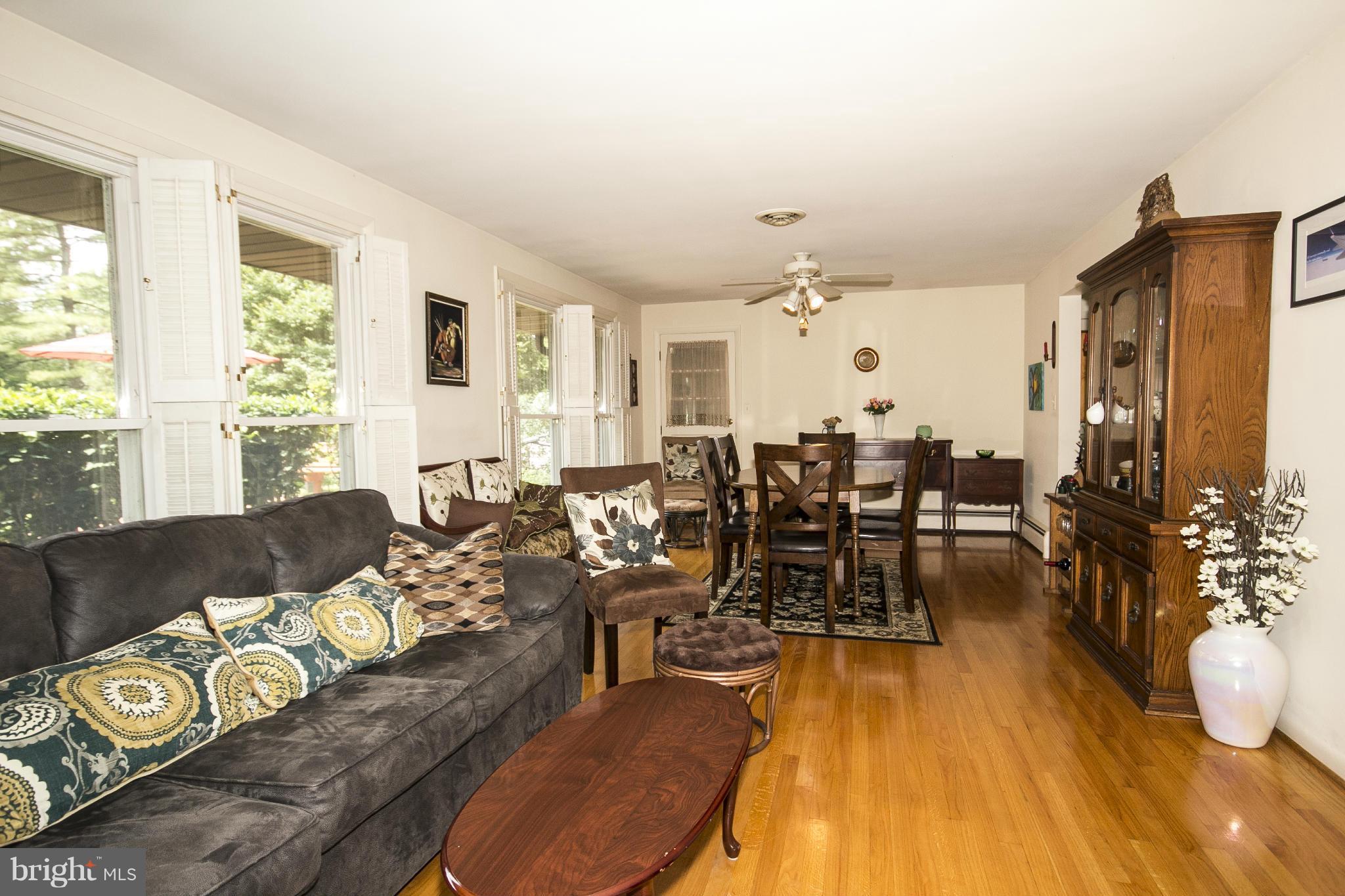 13726 Baldwin Mill Road Baldwin, MD 21013 - Photo 6 of 25 Living Room