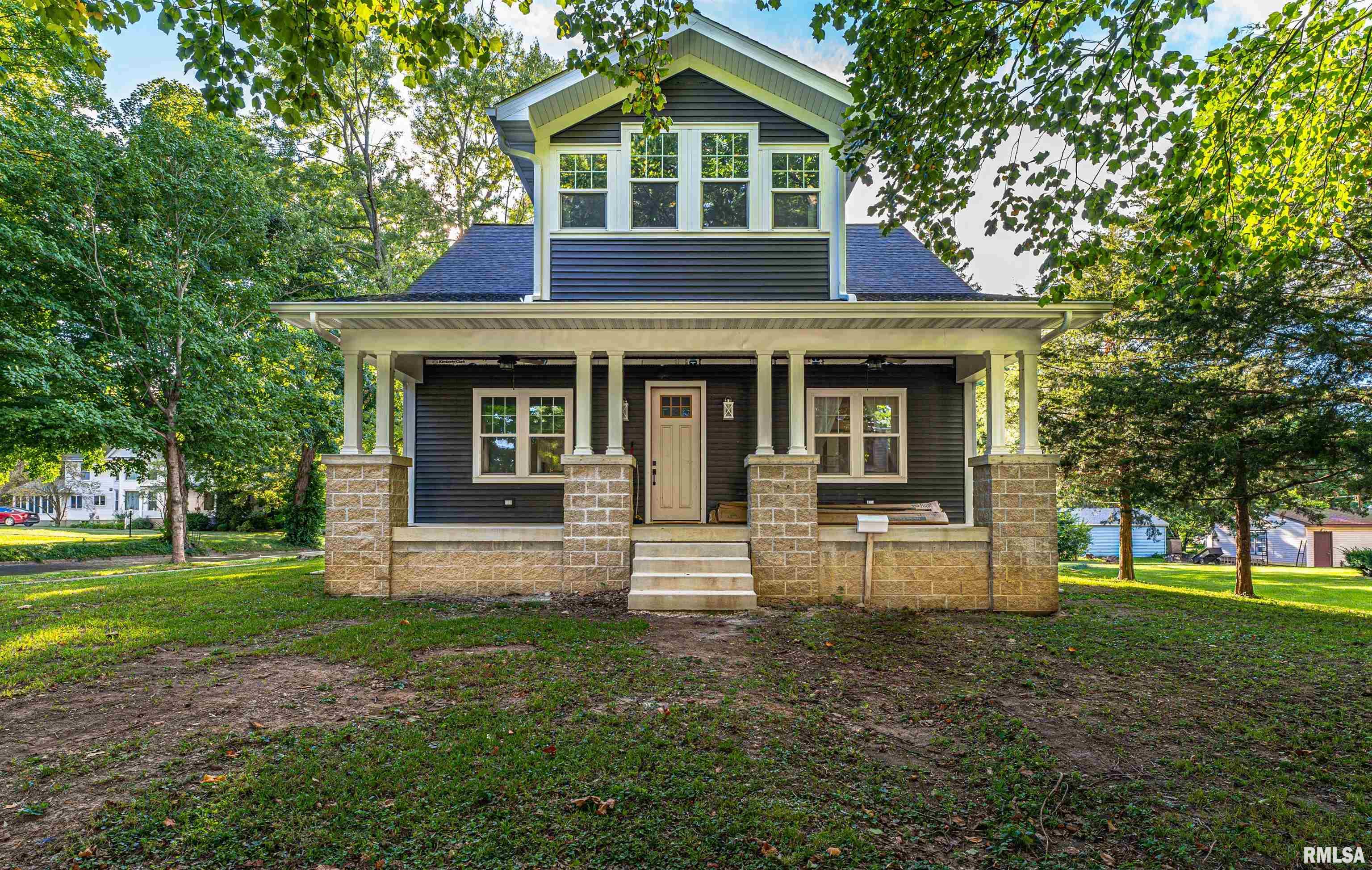 103 Chestnut Street Lincoln, IL 62656 - Photo 1 of 39
