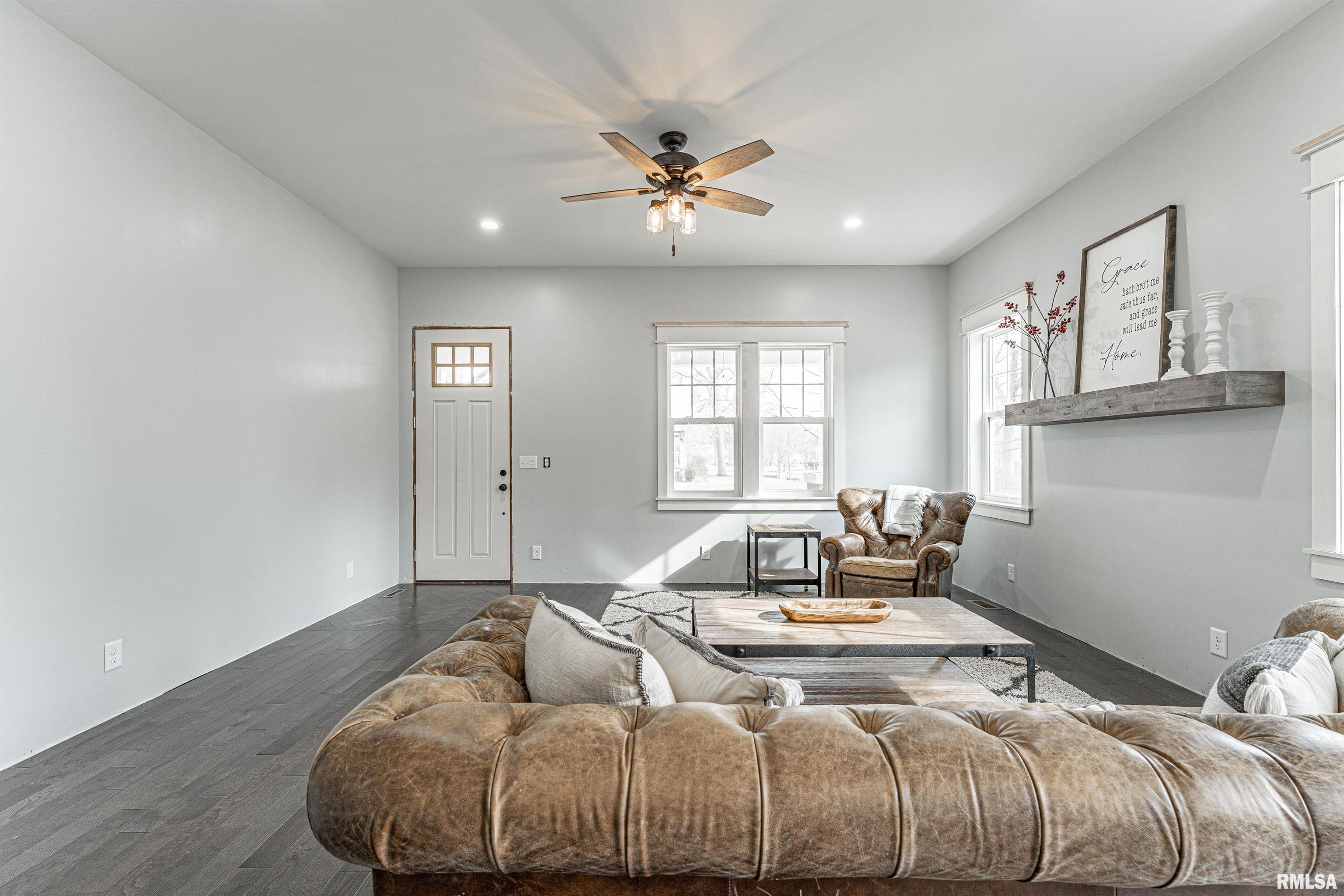 103 Chestnut Street Lincoln, IL 62656 - Photo 5 of 39