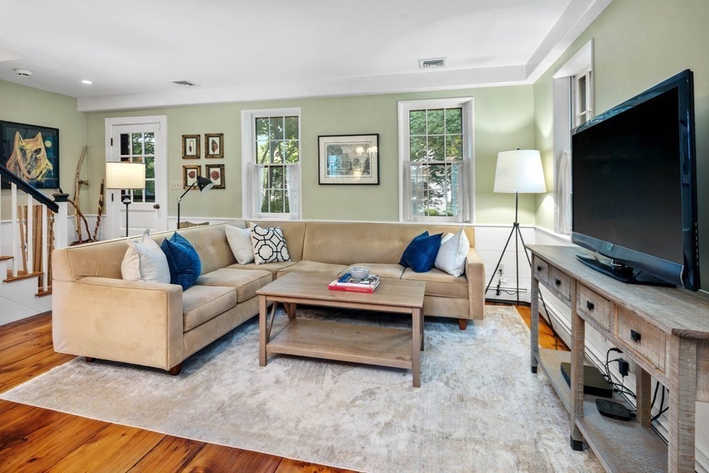 289 Main Street Hingham, MA 02043 - Photo 5 of 31