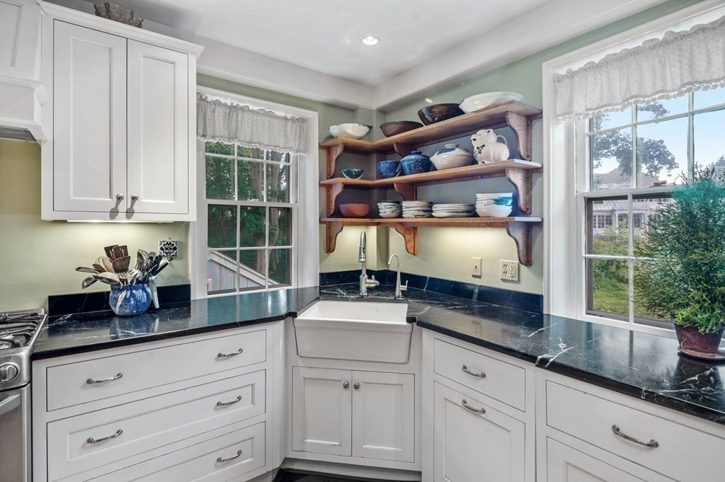 289 Main Street Hingham, MA 02043 - Photo 7 of 31