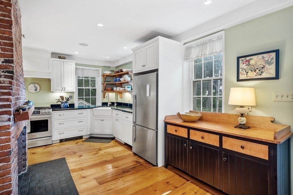 289 Main Street Hingham, MA 02043 - Photo 9 of 31