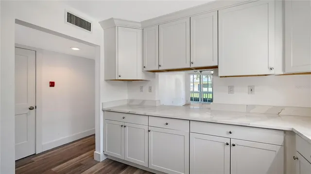 $560,000 | 771 John Ringling Boulevard, Unit 7, Sarasota, FL 34236