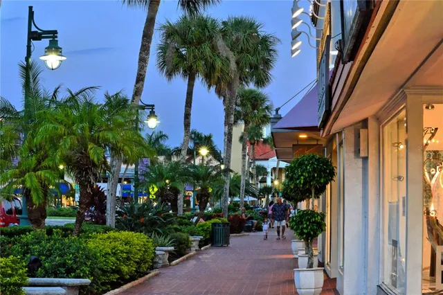 $560,000 | 771 John Ringling Boulevard, Unit 7, Sarasota, FL 34236