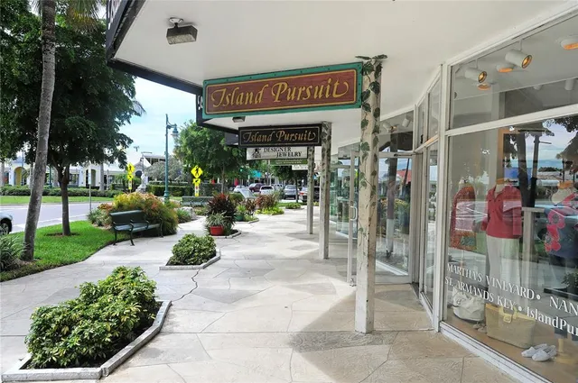 $560,000 | 771 John Ringling Boulevard, Unit 7, Sarasota, FL 34236