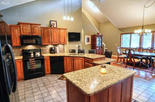 7321 Bennett Lake Road Fenton, MI 48430 - Photo 5 of 52 21208469-4.JPG
