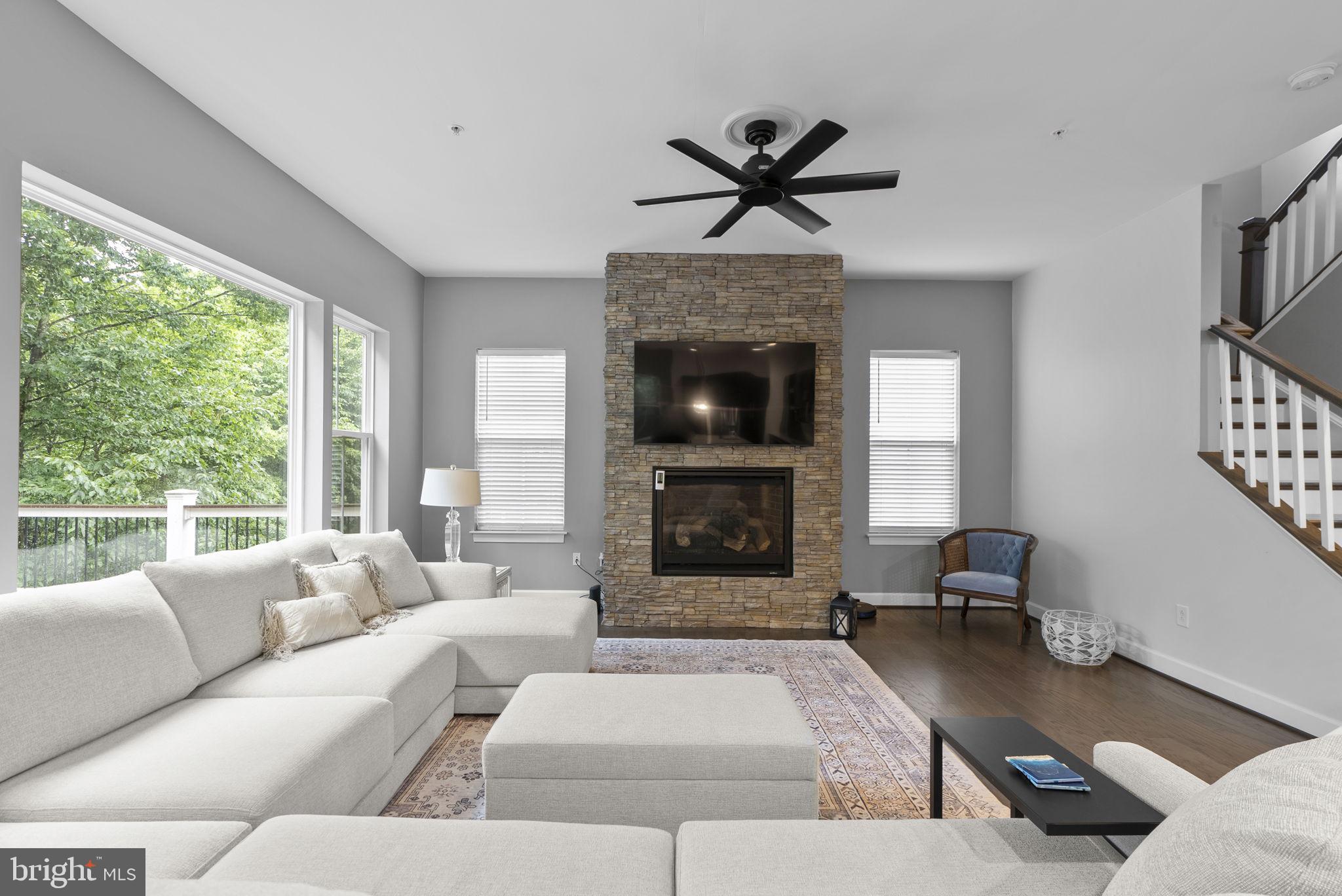 6822 West Shavano Road New Market, MD 21774 - Photo 7 of 59 Living Room