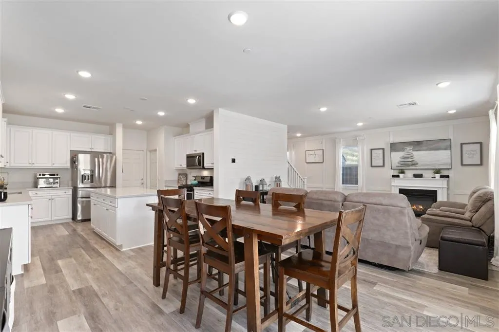 8604 Comiskey Way Santee, CA 92071 - Photo 8 of 25 Gallery Image 8
