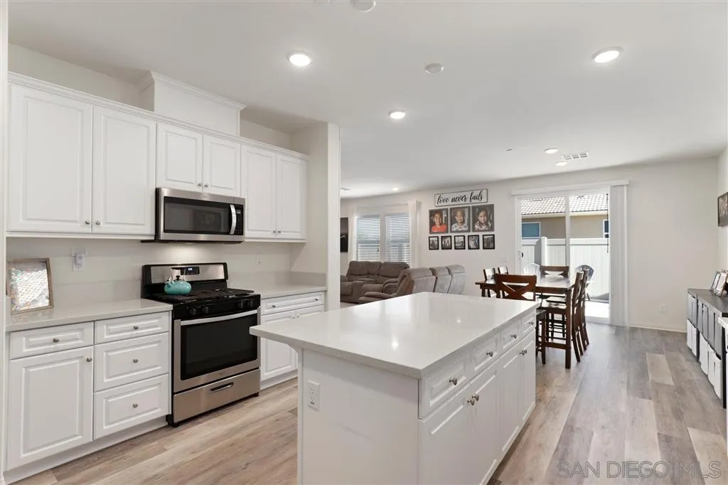 8604 Comiskey Way Santee, CA 92071 - Photo 10 of 25 Gallery Image 10