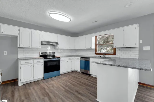 $324,900 | 130 Poplar Knoll Drive, Moore, SC 29369