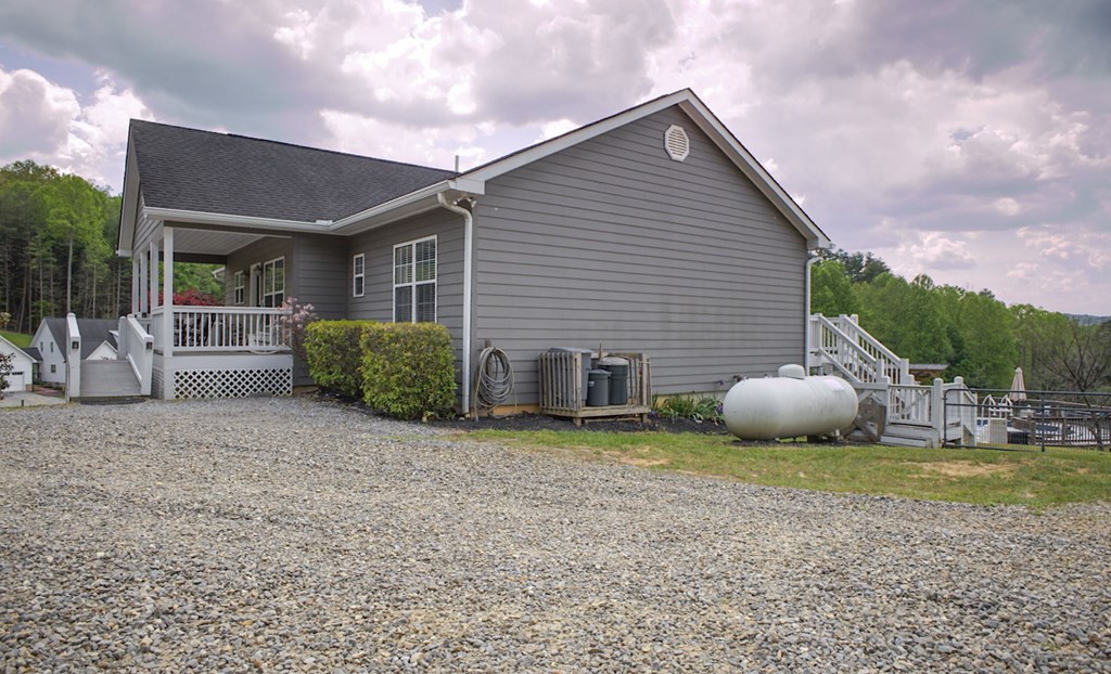 394 Crawford Road Blairsville, GA 30512 - Photo 4 of 81