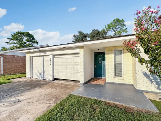 a view of a backyard with garden
