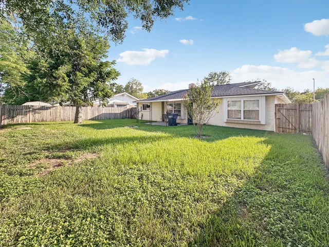 $209,900 | 7818 Smokey Wood Lane, Houston, TX 77086
