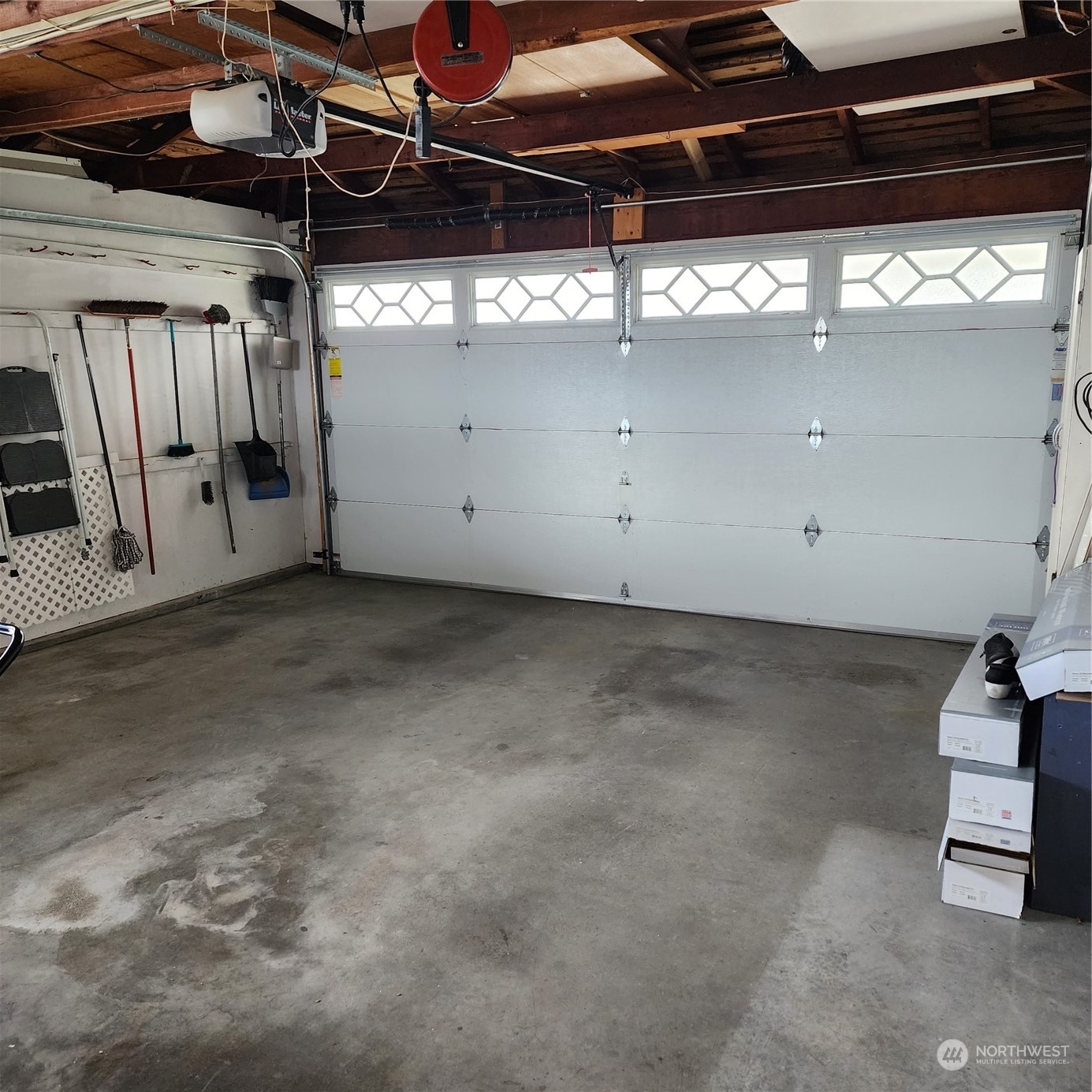 115 Monterey Place Northeast Renton, WA 98056 - Photo 12 of 35 a view of a garage