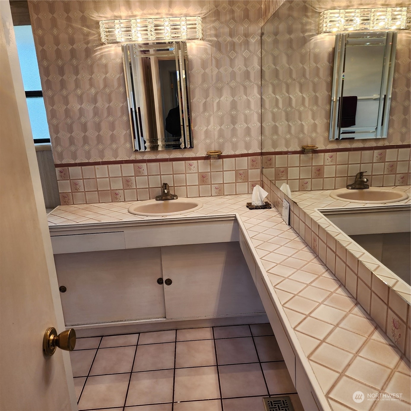 115 Monterey Place Northeast Renton, WA 98056 - Photo 17 of 35 a bathroom with a sink and a mirror
