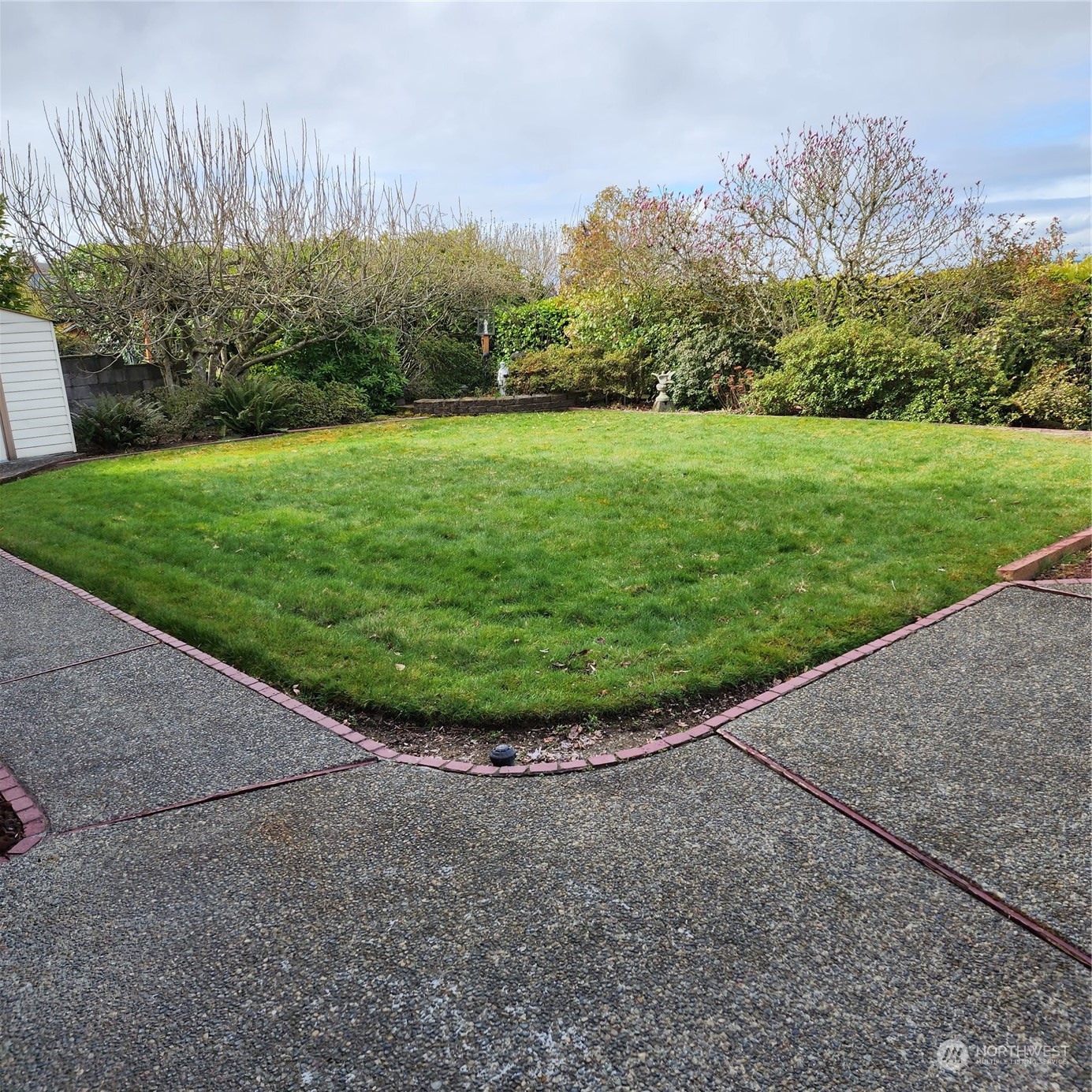 115 Monterey Place Northeast Renton, WA 98056 - Photo 25 of 35 a view of a golf course with a garden