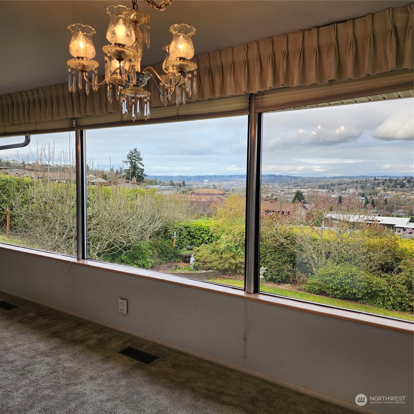 115 Monterey Place Northeast Renton, WA 98056 - Photo 6 of 35