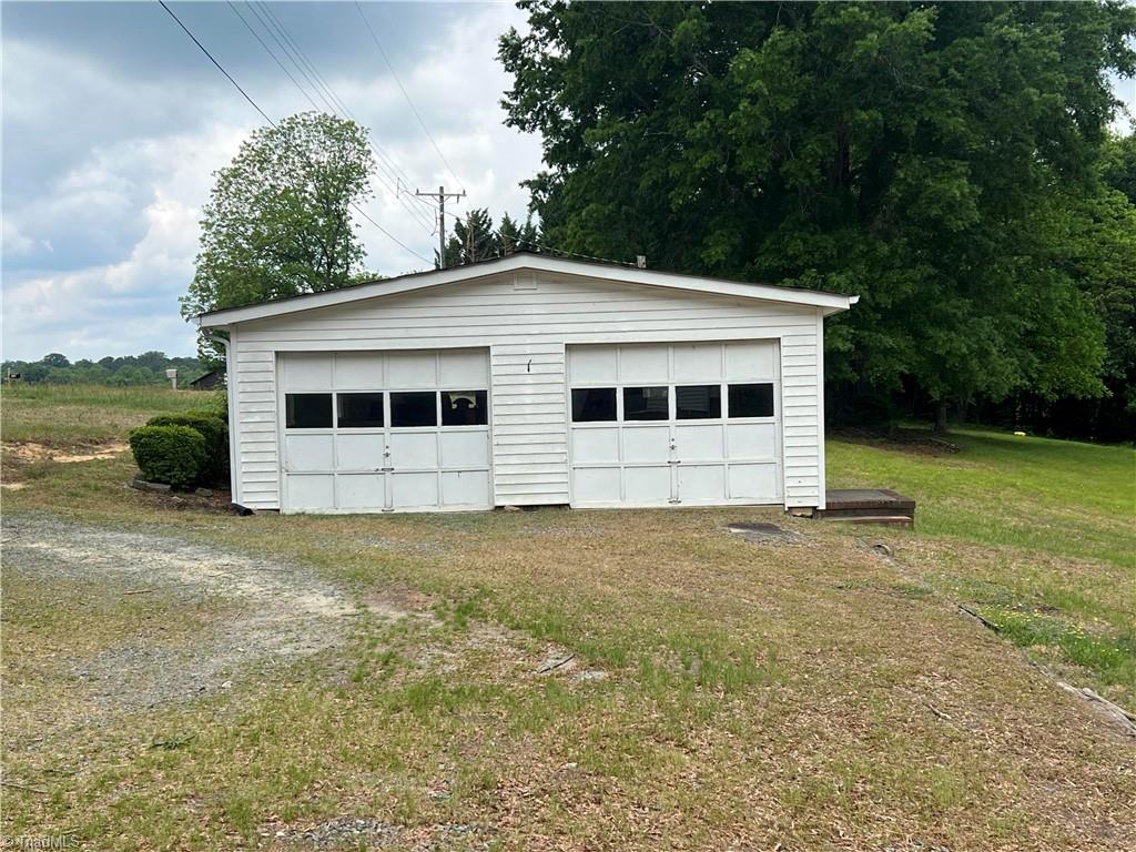 6090 Eaton Road Walnut Cove, NC 27052 - Photo 2 of 19