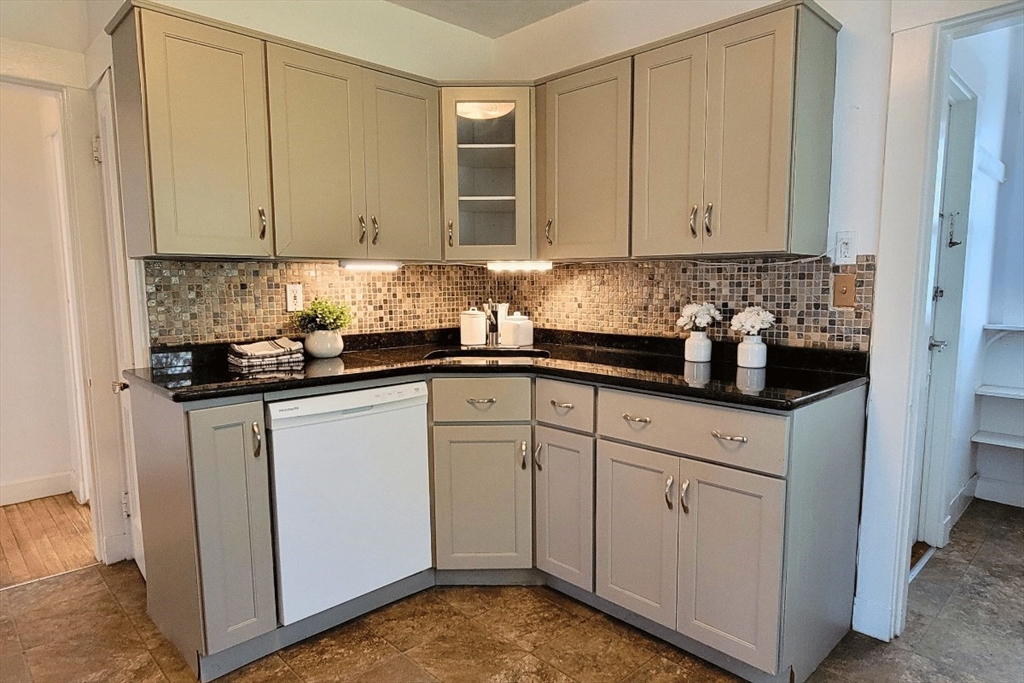 7 Oliver Road Watertown, MA 02472 - Photo 18 of 24 Gallery Image 18