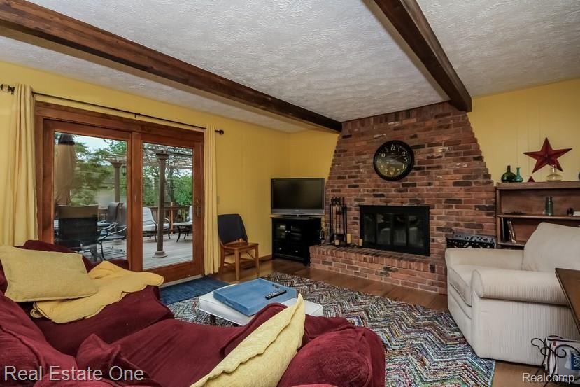 36245 West Lyman Road Farmington Hills, MI 48331 - Photo 12 of 38