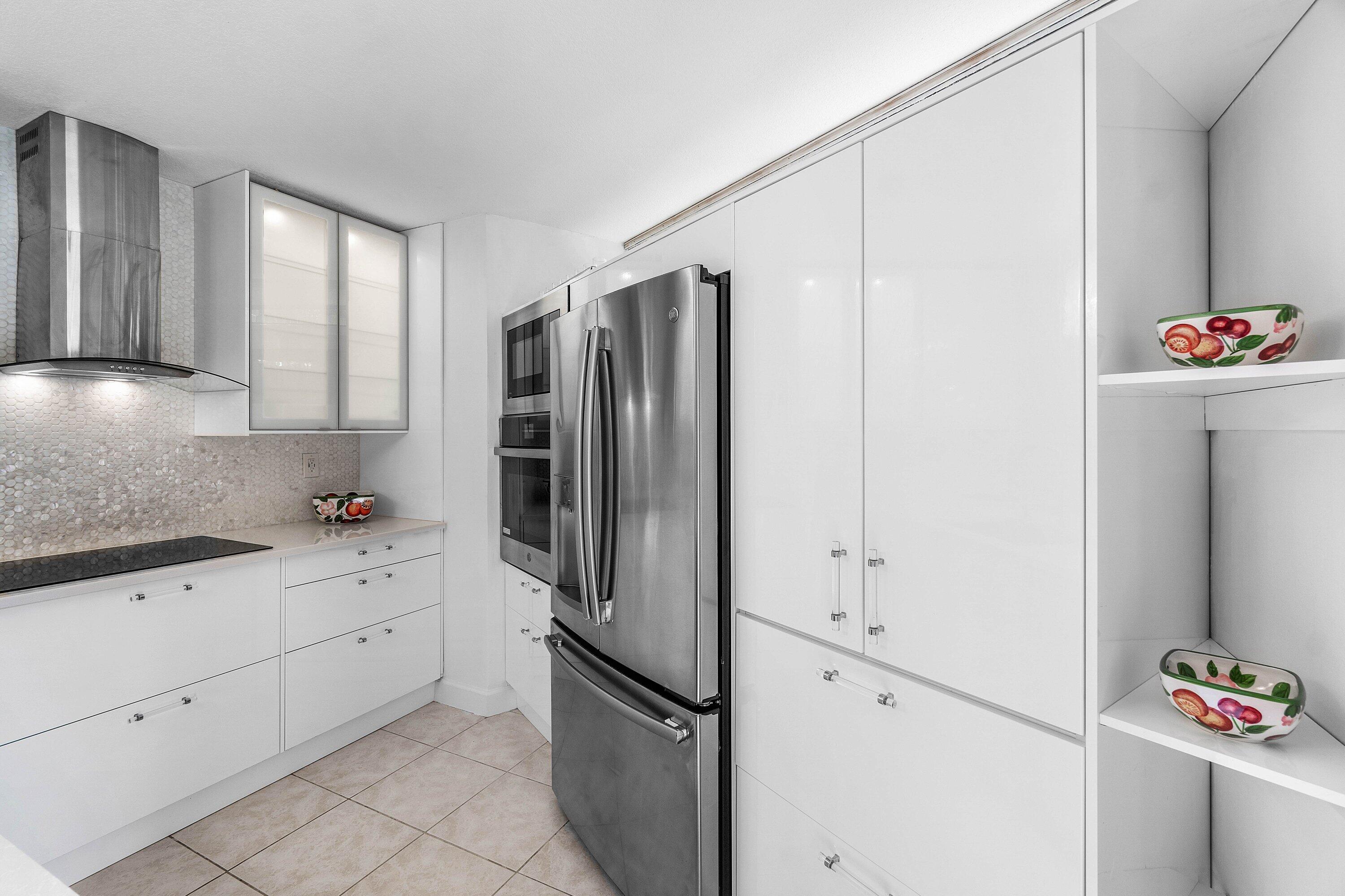 8122 Thames Boulevard, Unit C Boca Raton, FL 33433 - Photo 10 of 43 Beautiful updated Kitchen