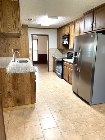 $2,900 | 2026 A Junction Highway, Kerrville, TX 78028