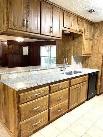 $2,900 | 2026 A Junction Highway, Kerrville, TX 78028