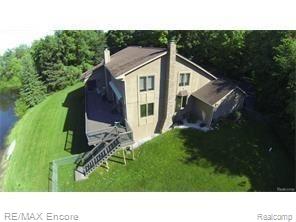 940 South Van Road Holly, MI 48442 - Photo 5 of 55 sideview.jpg
