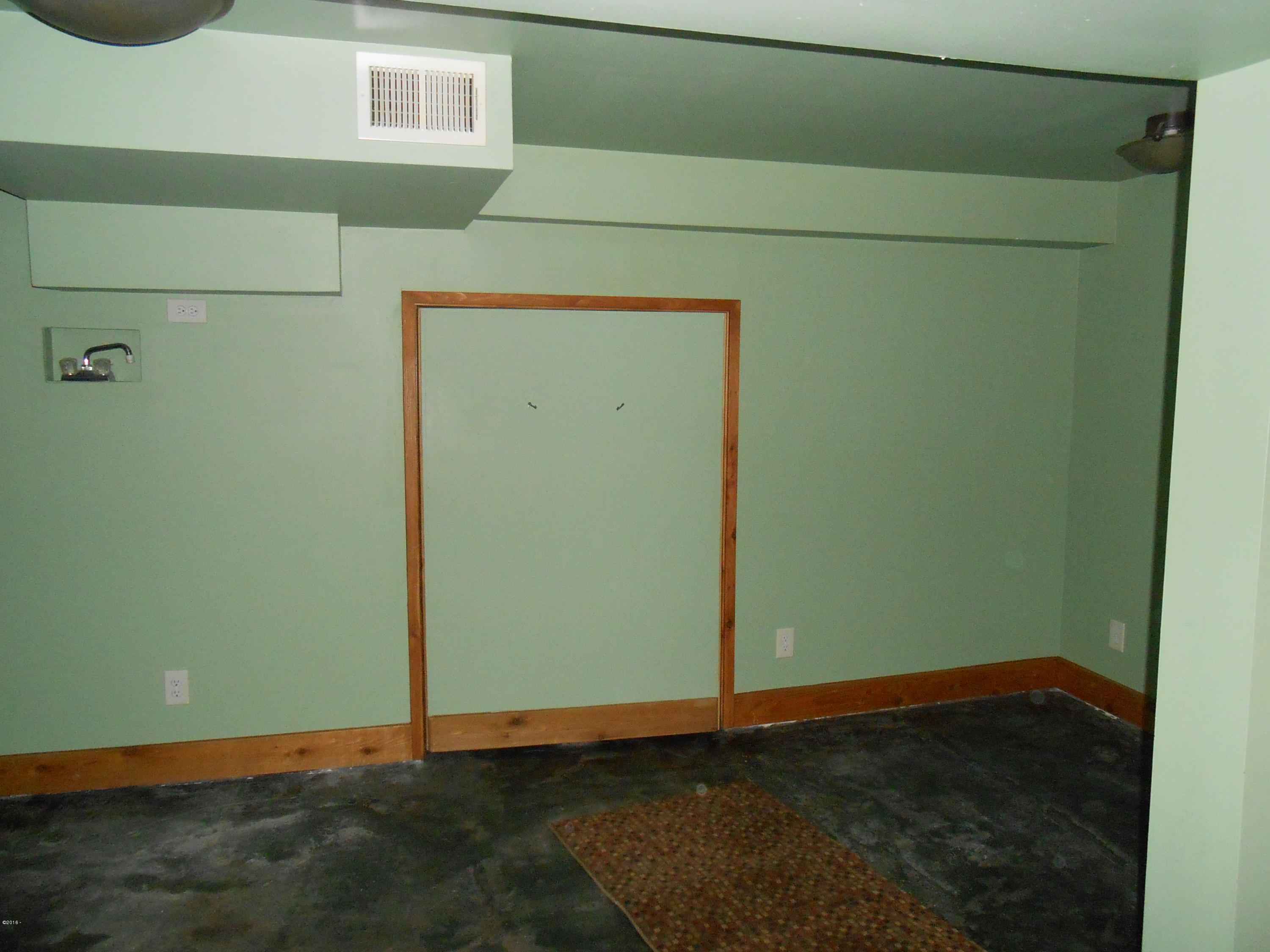 1009 Southwest Angle Street Newport, OR 97365 - Photo 31 of 45 DSCN7571