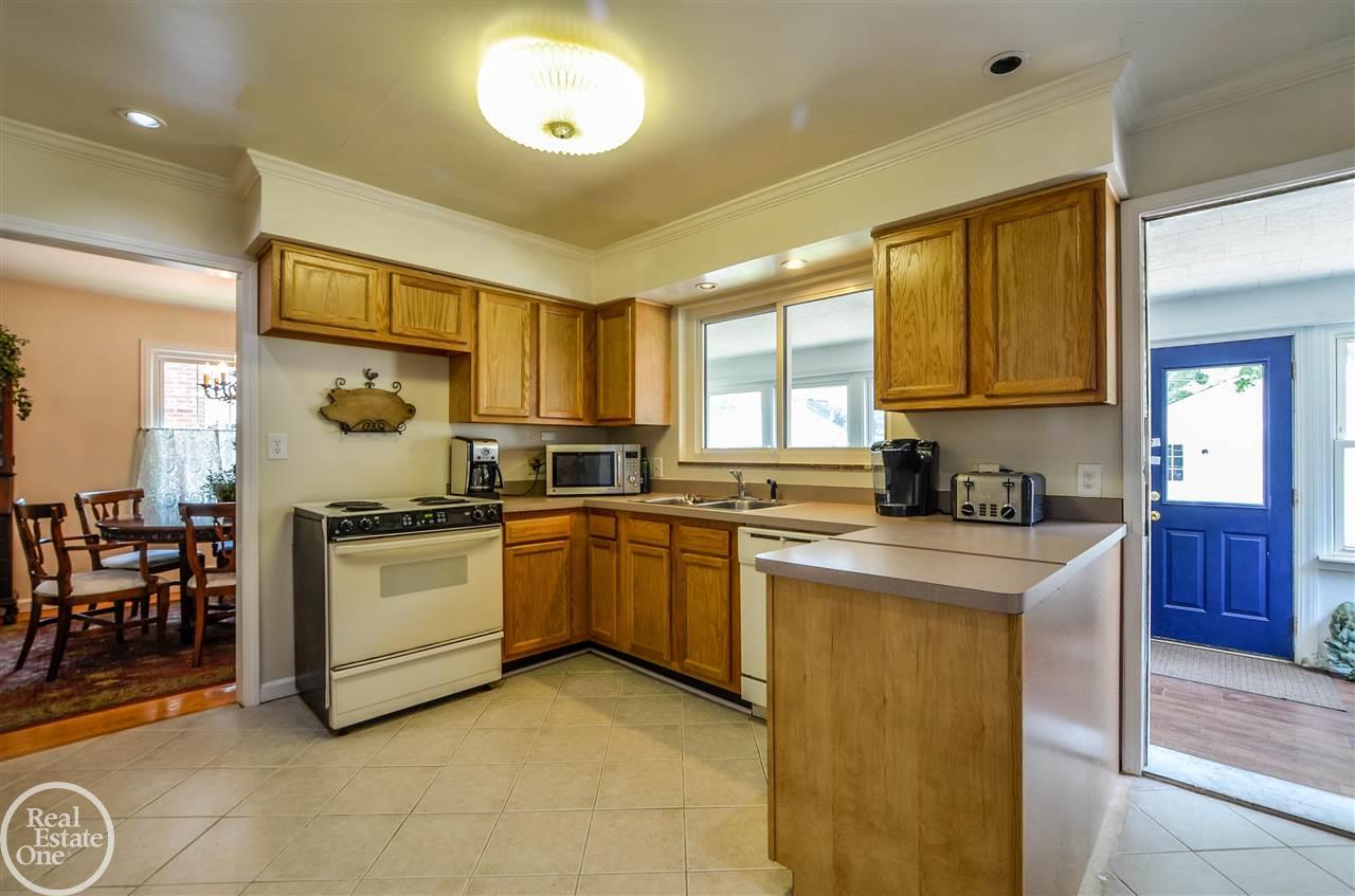 474 Allard Road Grosse Pointe, MI 48236 - Photo 11 of 29 50046390-10.JPG