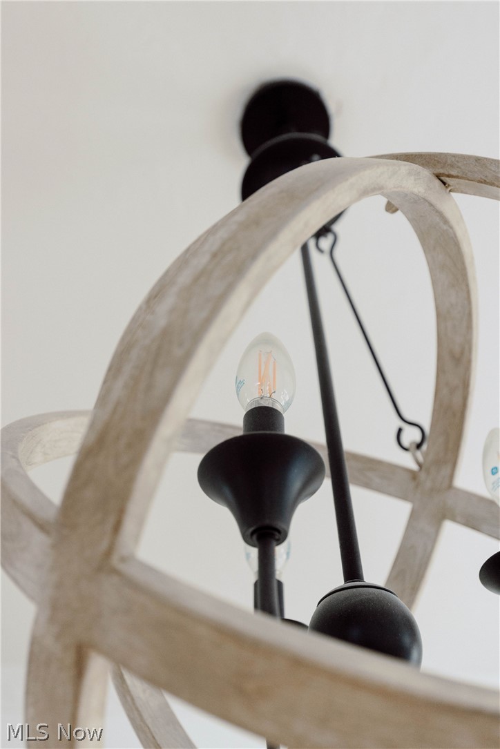 2883 Warrington Road Cleveland, OH 44120 - Photo 10 of 35 Dining Light Fixture