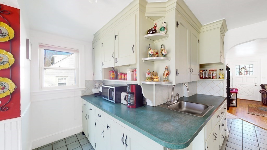 6 Everett Street Avon, MA 02322 - Photo 12 of 24